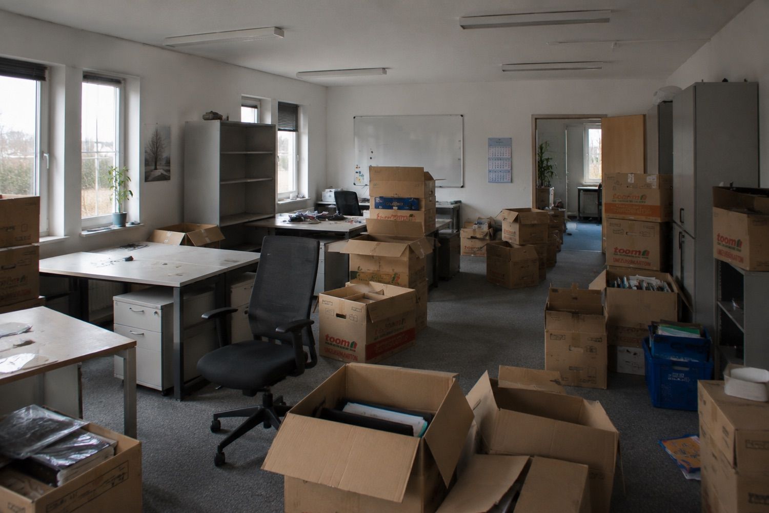 Geschäftsauflösung Freiburg, Büro mit gepackten Kartons